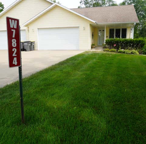Photo of W7824 Maple Dr, Onalaska, WI 54650 (MLS # 1975718)