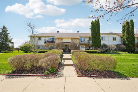 Photo of 3545 E Oakshire Dr, Oak Creek, WI 53154 (MLS # 1917735)