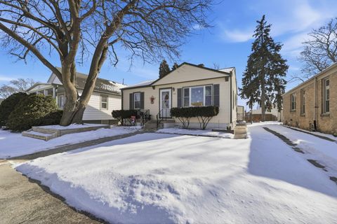 Photo of 1239 Walton Ave, Racine, WI 53402 (MLS # 1949040)