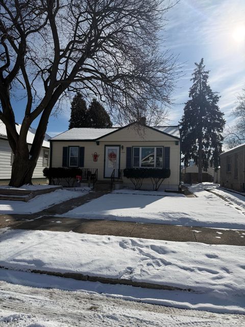 Photo of 1239 Walton Ave, Racine, WI 53402 (MLS # 1949040)