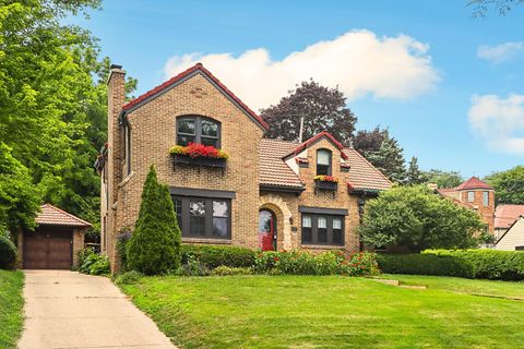 Photo of 6304 Upper Pkwy N, Wauwatosa, WI 53213 (MLS # 1934513)