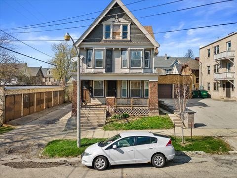 Photo of 518 E Lloyd St, Milwaukee, WI 53212 (MLS # 1959705)