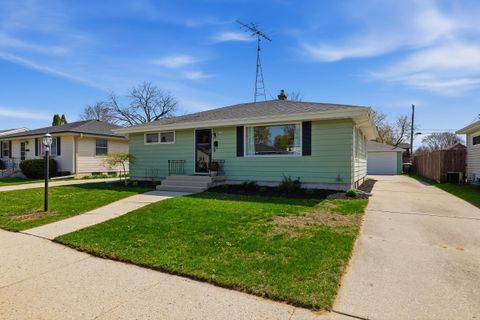 Photo of 2725 S 11th St, Sheboygan, WI 53081 (MLS # 1961102)