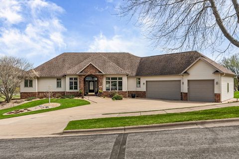 Photo of 1892 Wood Run Pl, Onalaska, WI 54650 (MLS # 1960227)