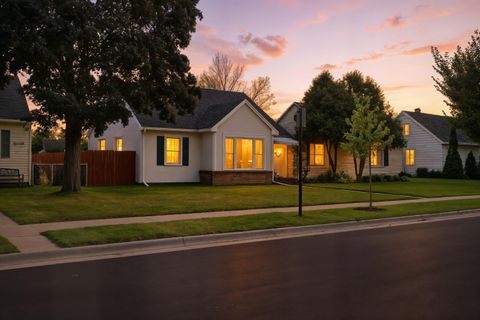 Photo of 1310 Hyde Ave, La Crosse, WI 54601 (MLS # 1939591)