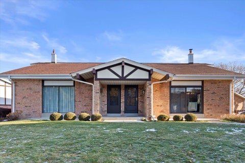Photo of W54N107 McKinley Ct, Cedarburg, WI 53012 (MLS # 1925799)