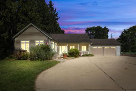 Photo of 7660 S North Cape Rd, Franklin, WI 53132 (MLS # 1931831)