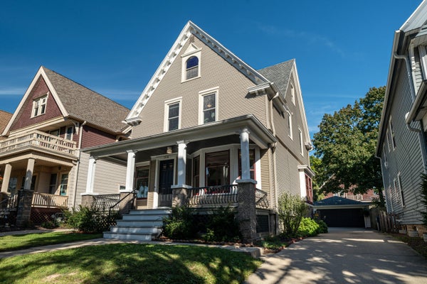 2854 N MURRAY AVE, MILWAUKEE, WI 53211 - Image 147d30350cbff29782ce7e119047382c/549137188