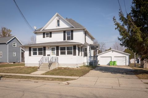 Photo of 414 Grove St, Mayville, WI 53050 (MLS # 1955530)