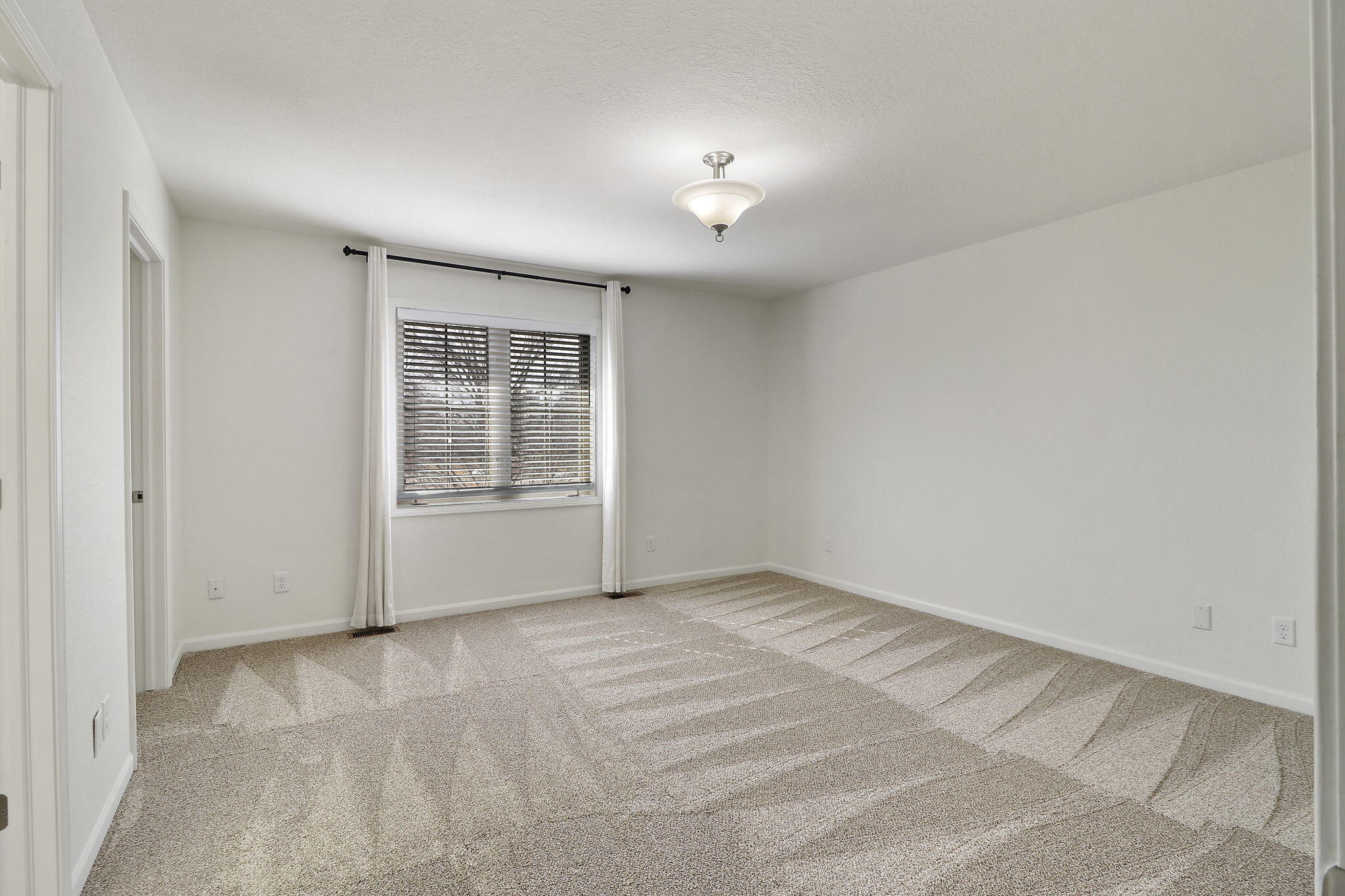 Kenosha, Wisconsin 53144, United States, 2 Bedrooms Bedrooms, ,3 BathroomsBathrooms,Residential,Active,172701