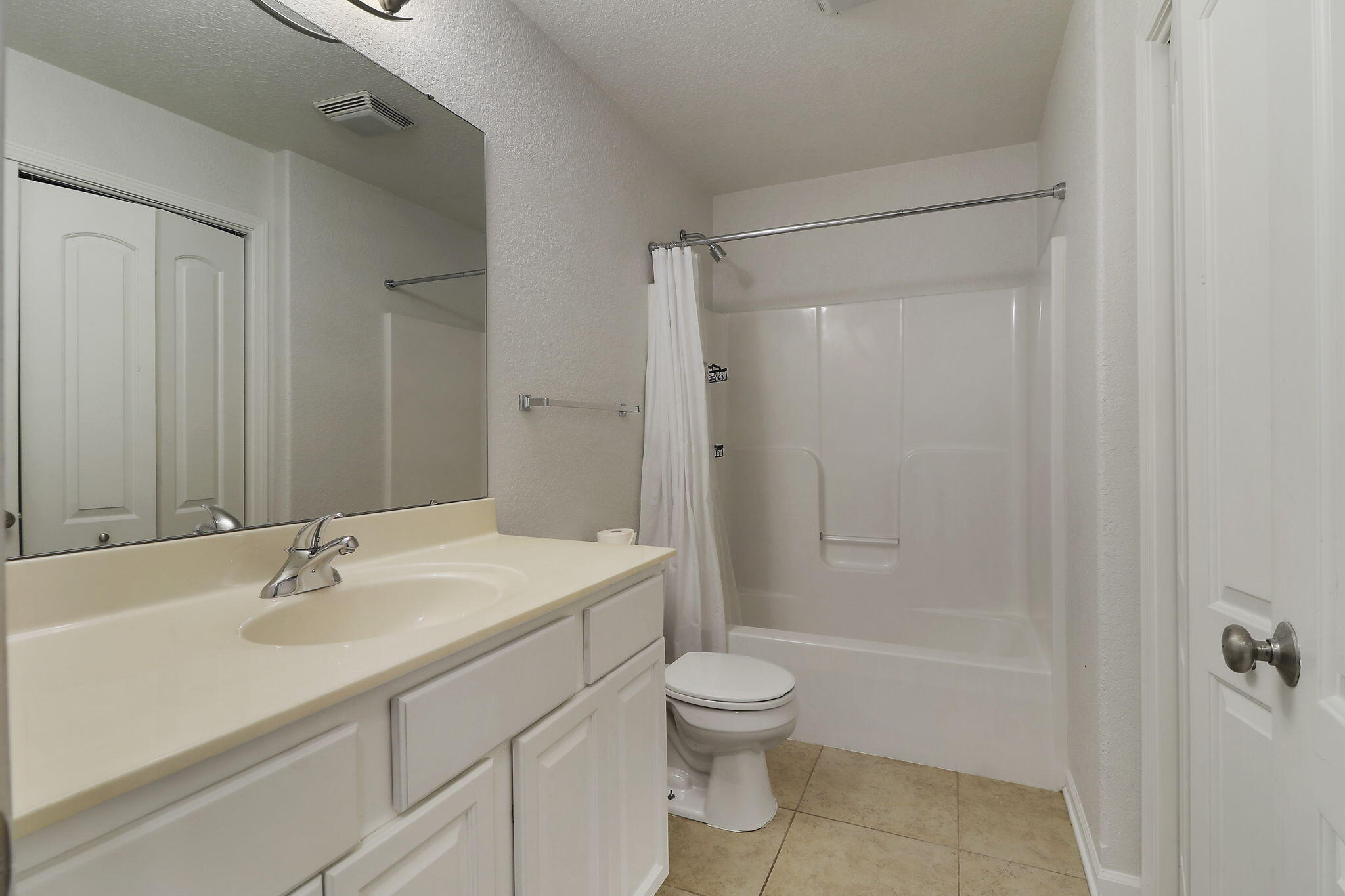 Kenosha, Wisconsin 53144, United States, 2 Bedrooms Bedrooms, ,3 BathroomsBathrooms,Residential,Active,172701