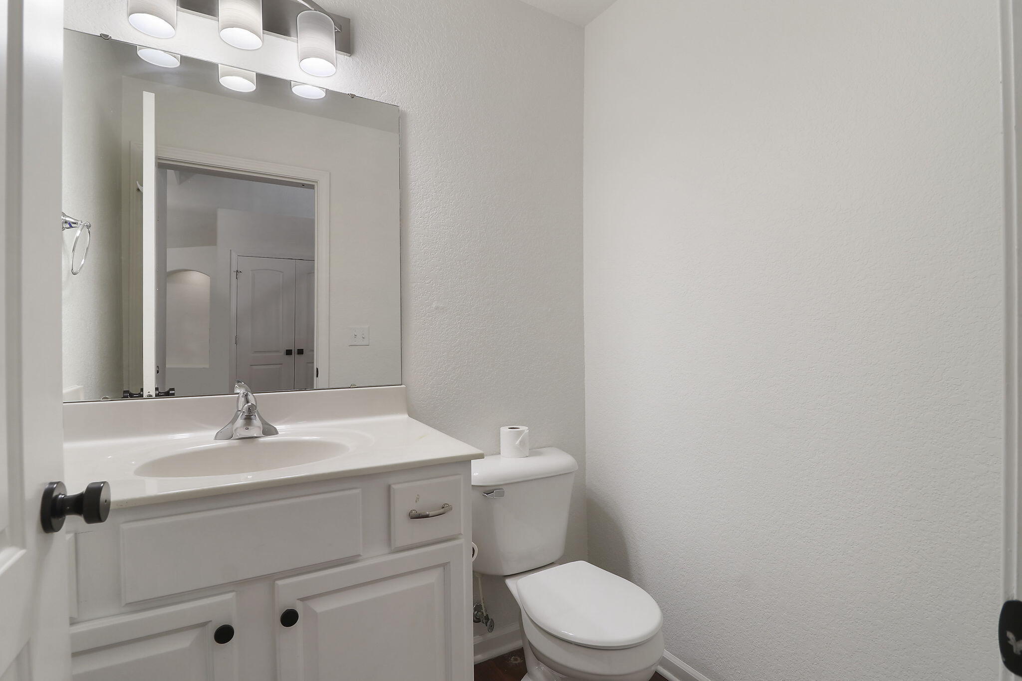 Kenosha, Wisconsin 53144, United States, 2 Bedrooms Bedrooms, ,3 BathroomsBathrooms,Residential,Active,172701