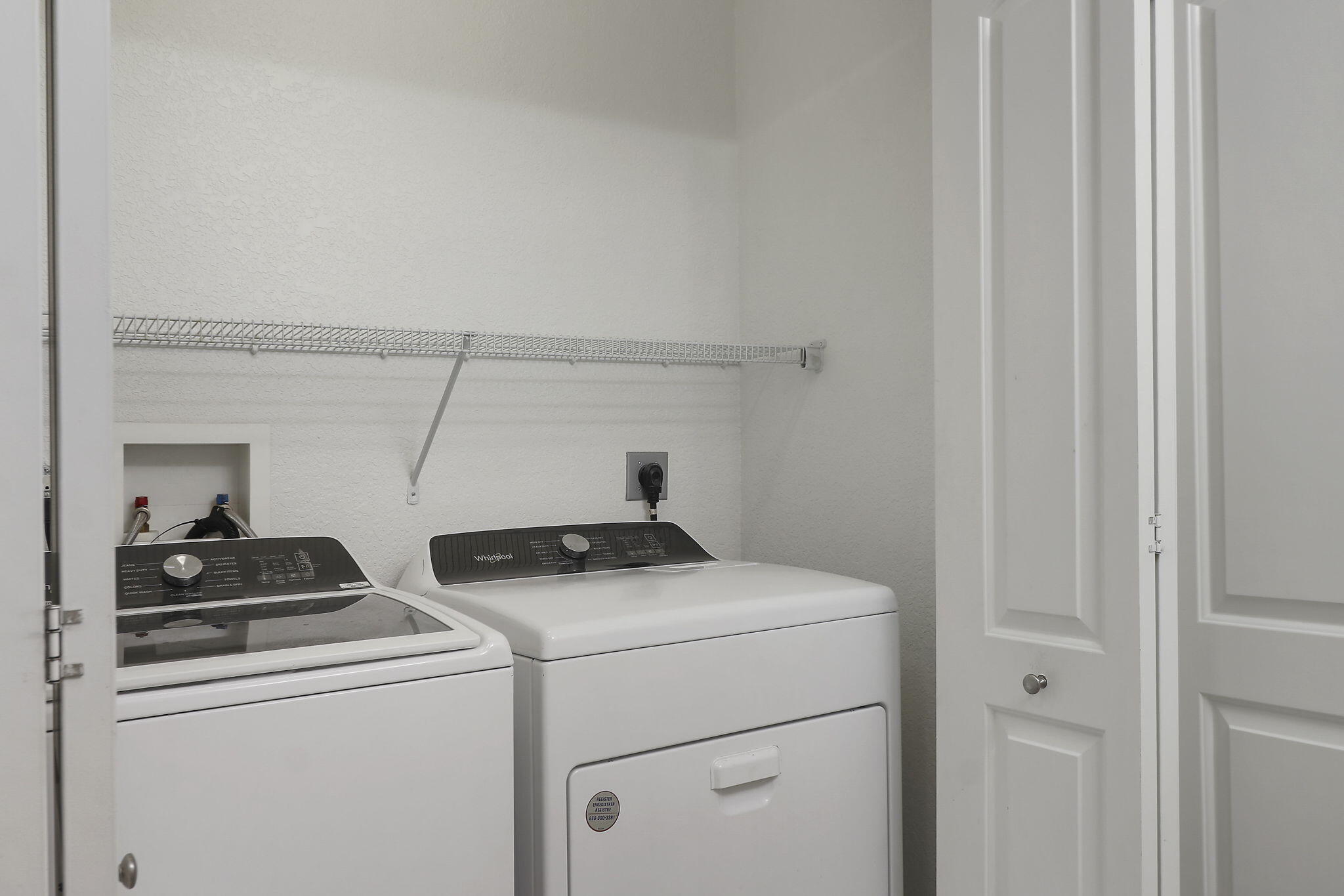 Kenosha, Wisconsin 53144, United States, 2 Bedrooms Bedrooms, ,3 BathroomsBathrooms,Residential,Active,172701