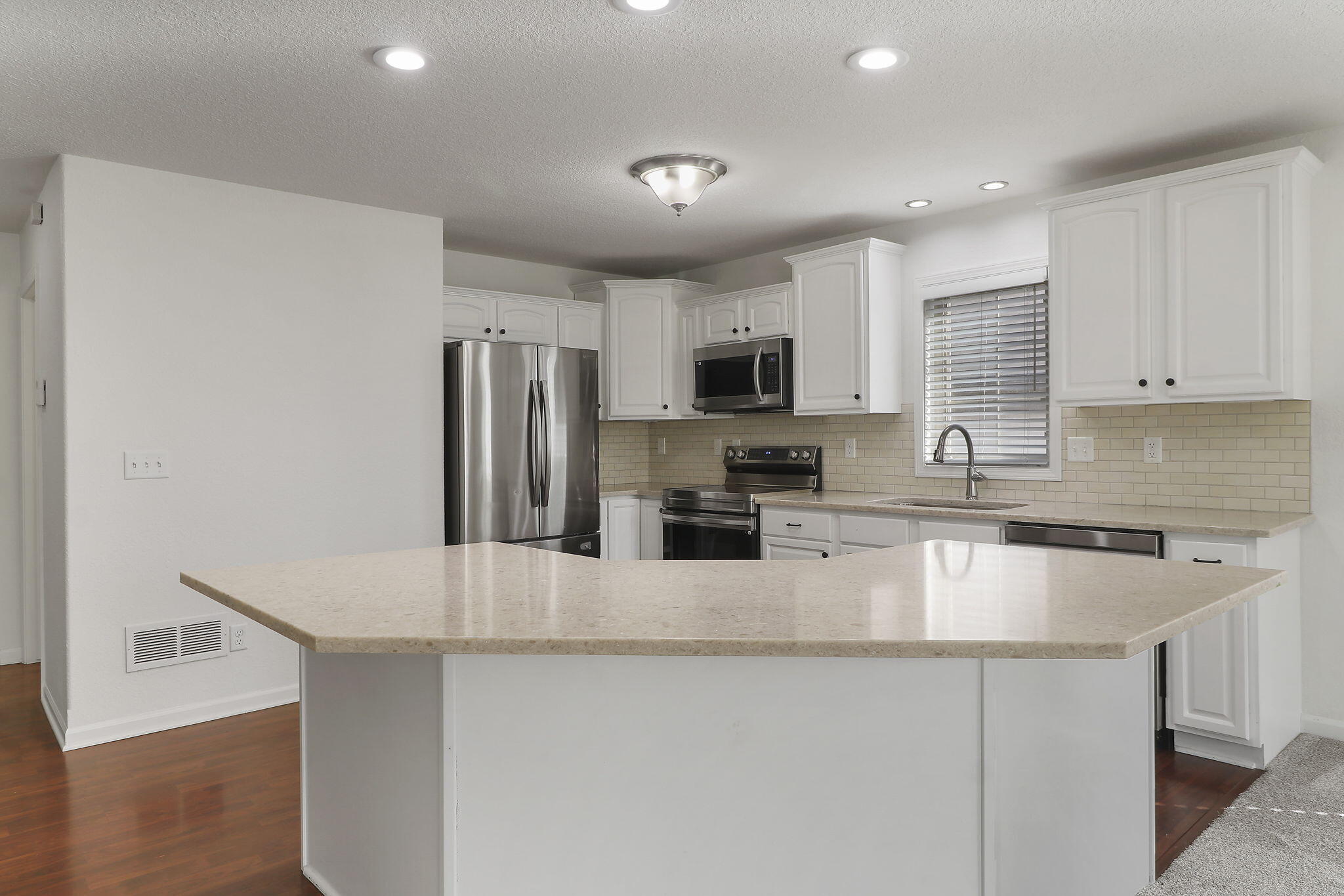 Kenosha, Wisconsin 53144, United States, 2 Bedrooms Bedrooms, ,3 BathroomsBathrooms,Residential,Active,172701