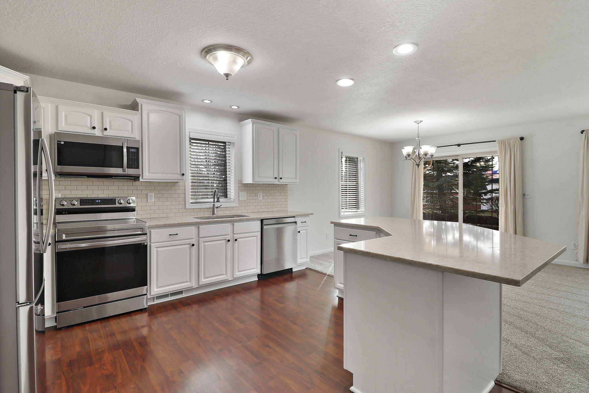 Kenosha, Wisconsin 53144, United States, 2 Bedrooms Bedrooms, ,3 BathroomsBathrooms,Residential,Active,172701