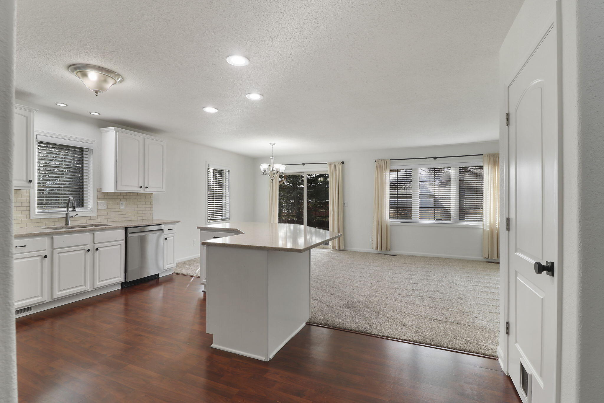 Kenosha, Wisconsin 53144, United States, 2 Bedrooms Bedrooms, ,3 BathroomsBathrooms,Residential,Active,172701