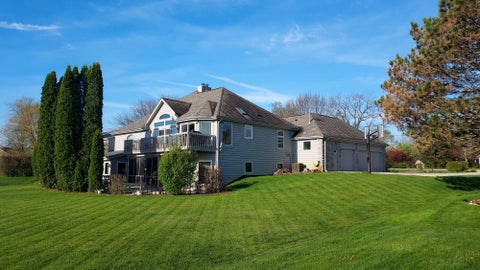 Photo of 8404 S 68th St, Franklin, WI 53132 (MLS # 1977364)