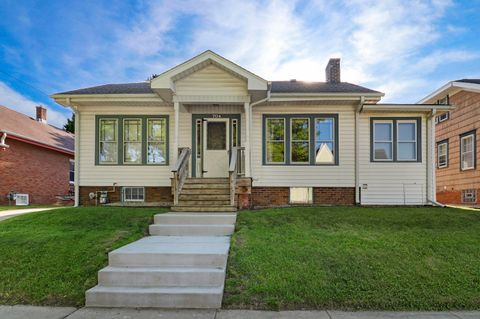 Photo of 704 Monroe Ave, Racine, WI 53405 (MLS # 1964786)