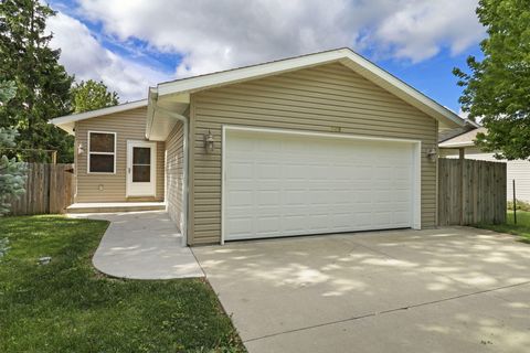 Photo of 209 E Chestnut St, Salem Lakes, WI 53170 (MLS # 1963596)