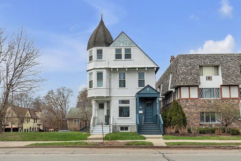 Photo of 2505 N Oakland Ave, Milwaukee, WI 53211 (MLS # 1928252)