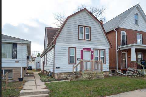 Photo of 727 Montana Ave, South Milwaukee, WI 53172 (MLS # 1903733)