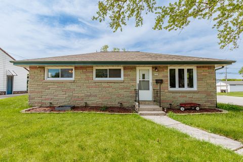 Photo of 1333 Drexel Blvd, South Milwaukee, WI 53172 (MLS # 1964960)