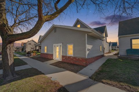 Photo of 533 S Main St, West Bend, WI 53095 (MLS # 1957328)