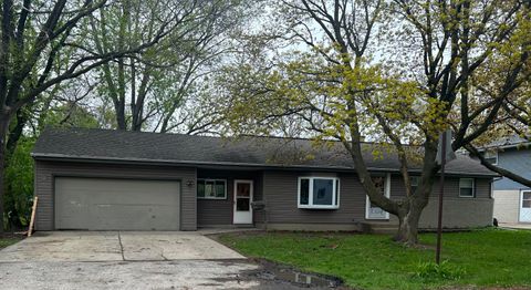 Photo of 3704 S 56th St, Greenfield, WI 53220 (MLS # 1960337)