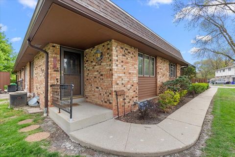 Photo of 17694 Nassau Dr, Brookfield, WI 53045 (MLS # 1961497)