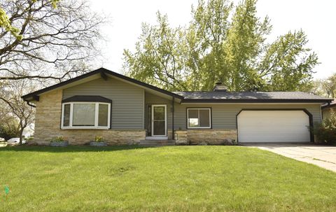 Photo of 1003 W Wake Forest Ct, Oak Creek, WI 53154 (MLS # 1918141)