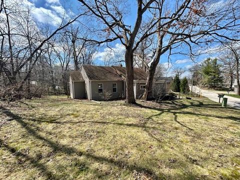 Photo of S68W17887 Island Dr, Muskego, WI 53150 (MLS # 1957864)