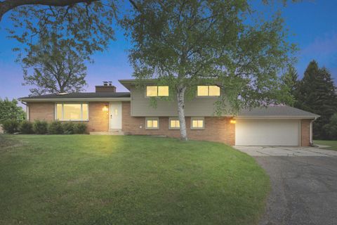 Photo of 3860 Dale Dr, Brookfield, WI 53005 (MLS # 1963575)
