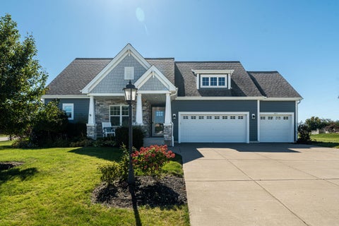 Photo of 8211 W Highlander Dr, Mequon, WI 53097 (MLS # 1985108)