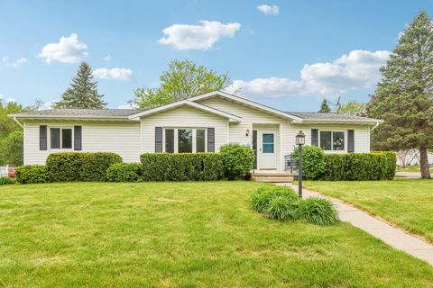 Photo of 610 Hidde Dr, Watertown, WI 53098 (MLS # 1963332)