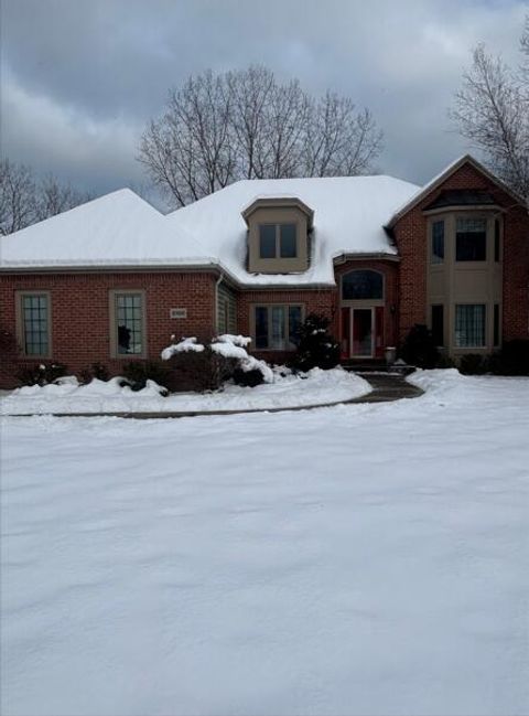 Photo of 8900 N Lodgewood Rd, River Hills, WI 53217 (MLS # 1945788)
