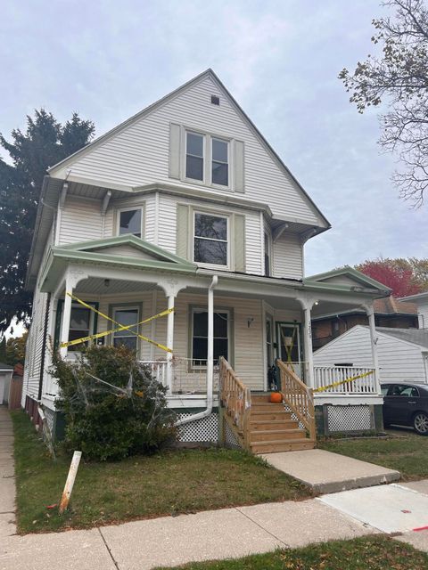 Photo of 1237 Wisconsin Ave, Racine, WI 53403 (MLS # 1941696)