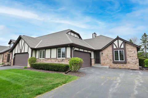 Photo of 770 Oakwood Ln, Brookfield, WI 53045 (MLS # 1959730)