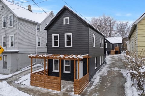 Photo of 1850 N Warren Ave, Milwaukee, WI 53202 (MLS # 1959037)