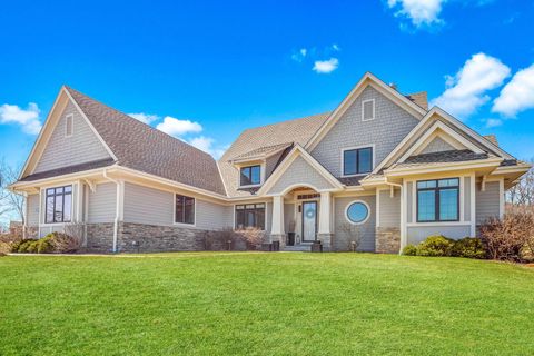 Photo of 13675 N Legacy Hills Dr, Mequon, WI 53097 (MLS # 1949593)