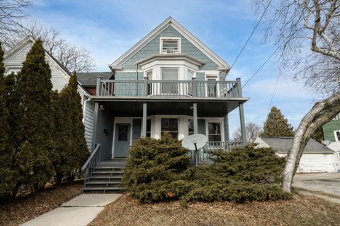 Photo of 1712 E Park Pl, Milwaukee, WI 53211 (MLS # 1955806)