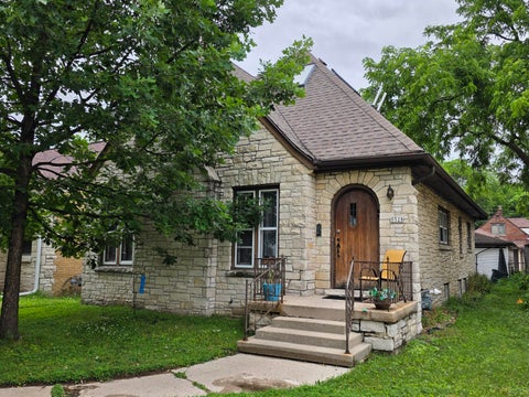 Photo of 5528 W Auer Ave, Milwaukee, WI 53216 (MLS # 1969827)