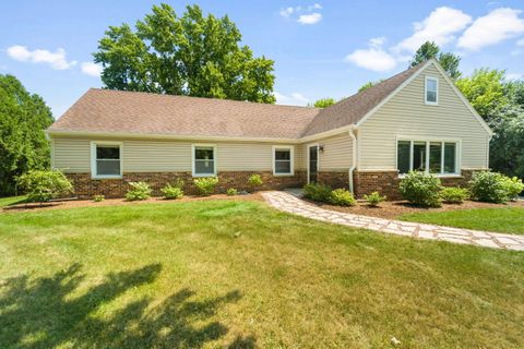 Photo of W156N7256 Pilgrim Rd, Menomonee Falls, WI 53051 (MLS # 1928905)