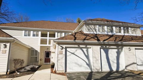 Photo of 833 W Puetz Rd, Oak Creek, WI 53154 (MLS # 1908064)
