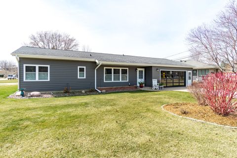 Photo of 3814 Holly Pl, La Crosse, WI 54601 (MLS # 1955198)