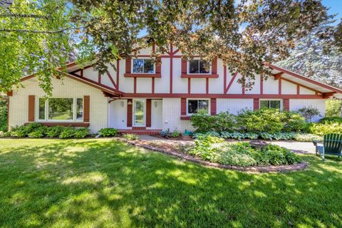 Photo of N61W16165 Hawthorne Dr, Menomonee Falls, WI 53051 (MLS # 1922541)