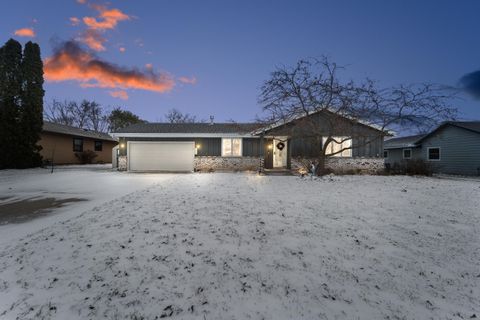 Photo of 7230 S 38th St, Franklin, WI 53132 (MLS # 1945828)