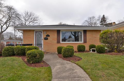 Photo of 1036 Orchard St, Racine, WI 53405 (MLS # 1944828)