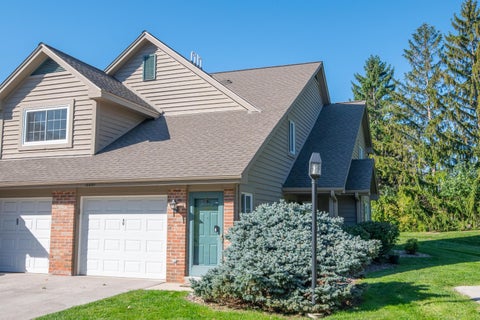 Photo of 18695 Brookfield Lake Ct, Brookfield, WI 53045 (MLS # 1983653)