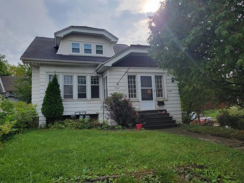 Photo of 1900 N 55th St, Milwaukee, WI 53208 (MLS # 1936550)