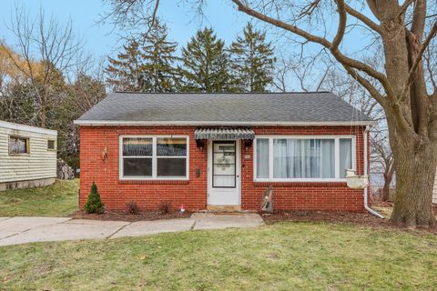 Photo of 306 N Crowns St, Port Washington, WI 53074 (MLS # 1900955)
